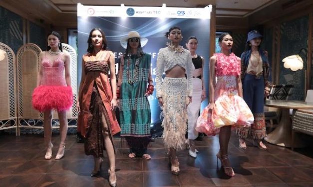 Acara Karya Desainer Dalam Sebuah Penampilan Fashion Show