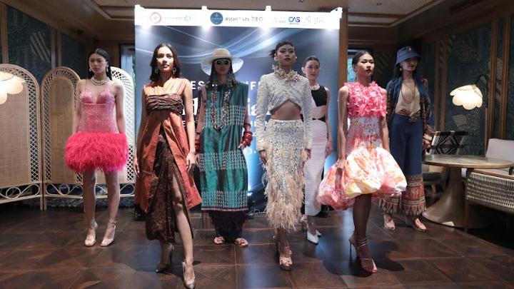 Acara Karya Desainer Dalam Sebuah Penampilan Fashion Show