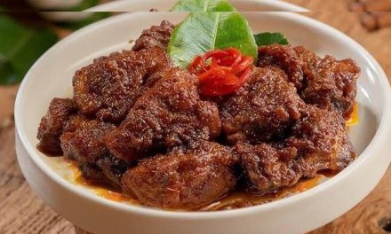 Hidangan Tradisional Minangkabau Yaitu Rendang Daging
