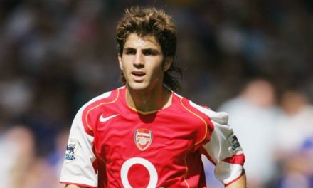 Mantan Pesepakbola Cesc Fabregas Membela Tim Arsenal