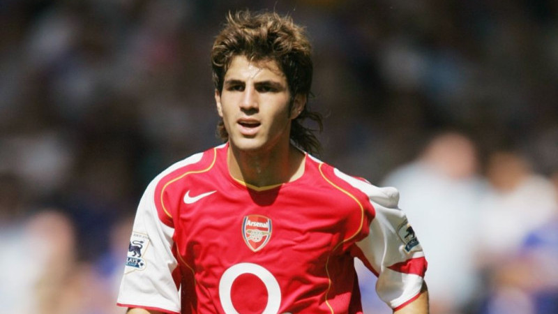 Mantan Pesepakbola Cesc Fabregas Membela Tim Arsenal