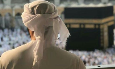 Penutup Kepala Sorban Dari Kain Panjang Yang Di Lilit