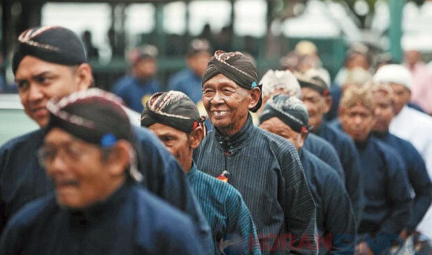Penggunaan Topi Blangkon Sebagai Budaya Tradisional Indonesia