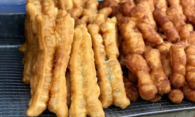 Camilan Ringan Cakwe Merupakan Makanan Berbentuk Panjang