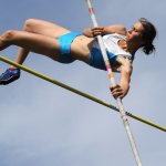 Olahraga Atletik Dengan Menggunakan Galah Panjang