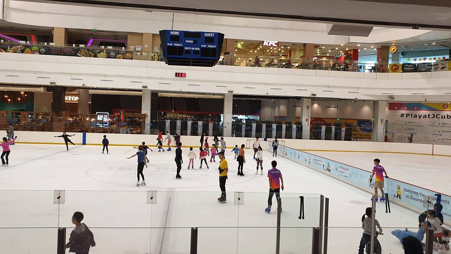 Permainan Skating Namun Di Atas Es Yang Licin