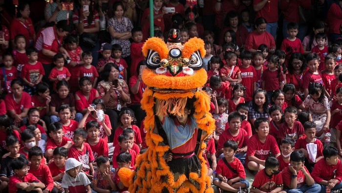 Atraksi Memukau Barongsai Saat Perayaan Tertentu