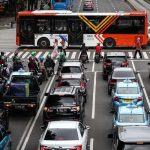 Transportasi Bermotor Bus Sebagai Kendaraan Umum Jalanan