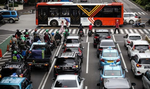 Transportasi Bermotor Bus Sebagai Kendaraan Umum Jalanan