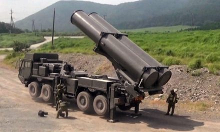 Senjata Perang Misil Yang Meluncur Sesuai Target
