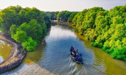 Transportasi Kecil Tradisional Di Perairan Yaitu Sampan