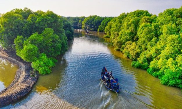 Transportasi Kecil Tradisional Di Perairan Yaitu Sampan
