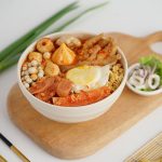 Makanan Gurih Pedas Seblak Dengan Banyak Topping