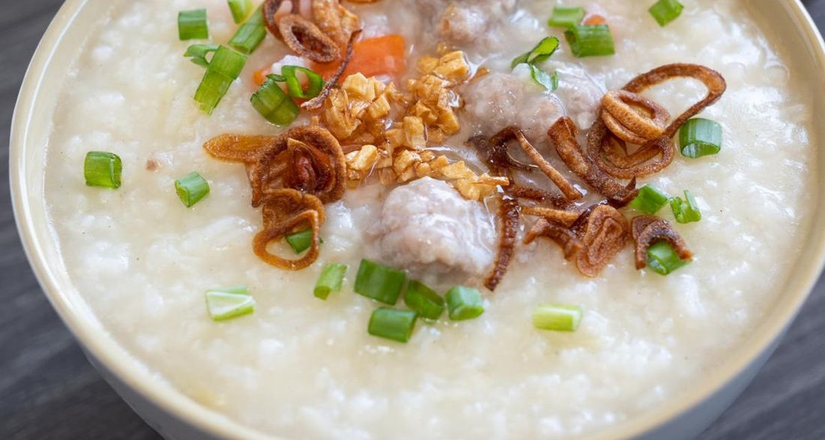 Memasak Hidangan Bubur Dengan Tekstur Lembutnya