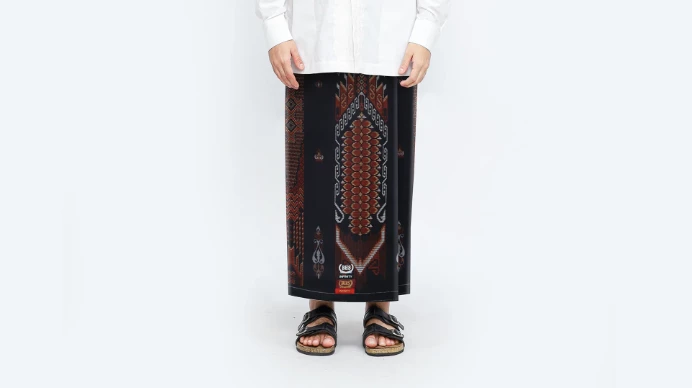 Kain Unik Sarung Dengan Berbentuk Tabung
