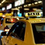 Kendaraan Umum Mobil Taksi Dengan Pembayaran Argo