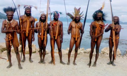 Busana Tradisional Yang Menandakan Wilayah Papua
