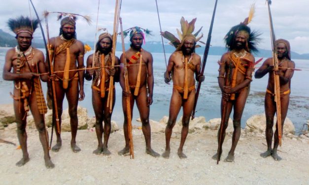 Busana Tradisional Yang Menandakan Wilayah Papua