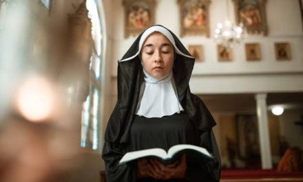 Pengabdian Seorang Perempuan Atau Biarawati Kepada Tuhan