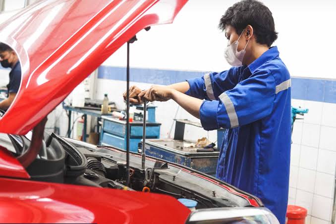 Pekerja Profesional Mekanik Untuk Kendaraan Bermotor