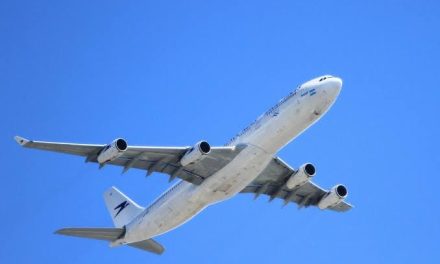 Sebuah Kendaraan Terbang Udara Pesawat
