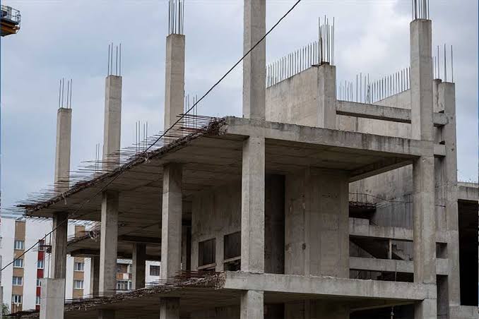 Suatu Bangunan Beton Campuran Beberapa Bahan