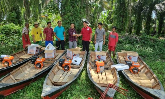 Kendaraan Buatan Sampan Kecil Pengangkut Orang