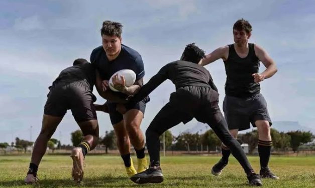 Permainan Kasar Rugby Dengan Adu Kekuatan Badan