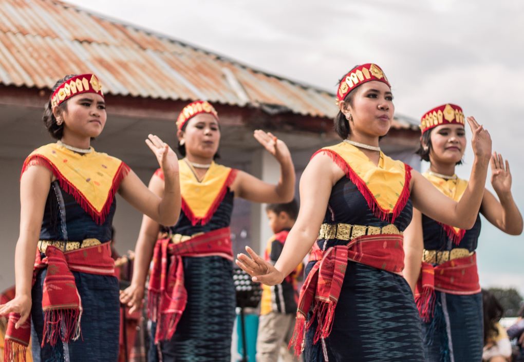 Kegiatan Menari Manortor Di Budaya Suku Batak