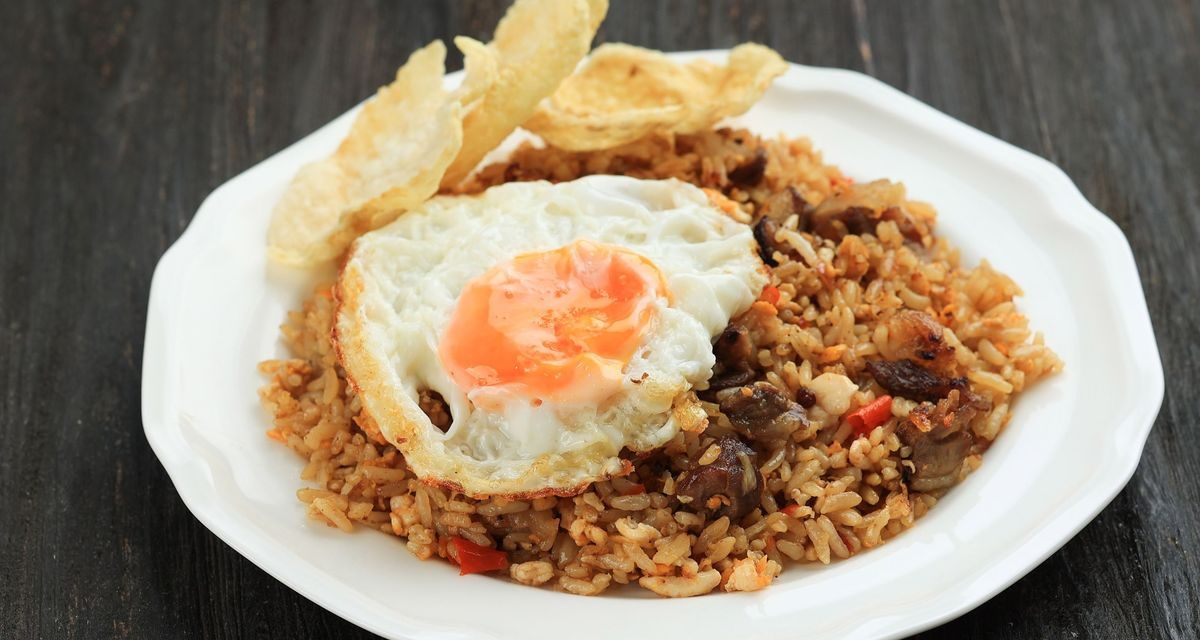 Sebuah Makanan Populer Nasi Goreng Dengan Rasa Enak