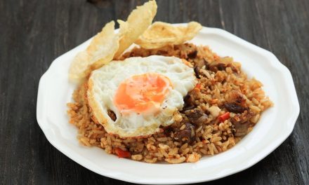 Sebuah Makanan Populer Nasi Goreng Dengan Rasa Enak