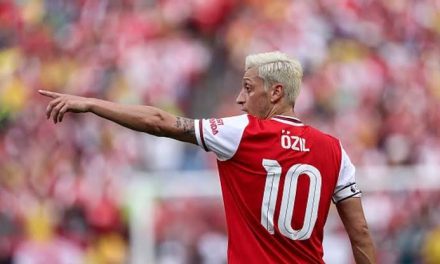 Pesepakbola Jerman Ozil Dengan Kelincahan Dan Kreatif