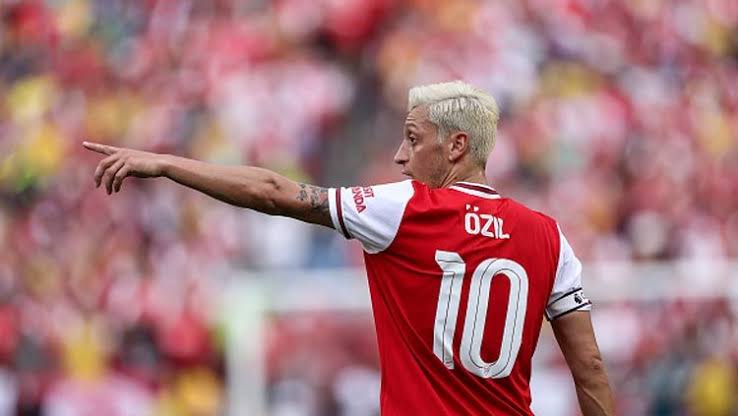 Pesepakbola Jerman Ozil Dengan Kelincahan Dan Kreatif