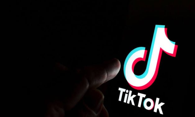 Sebuah Aplikasi Tiktok Dengan Banyak Konten Kreator
