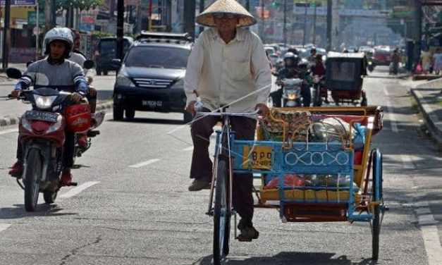 Kendaraan Jadul Transportasi Unik Becak Dayung