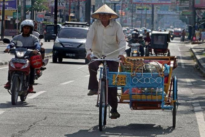 Kendaraan Jadul Transportasi Unik Becak Dayung